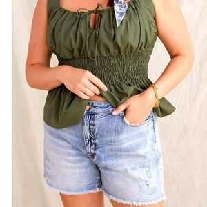 Pilcro Anthropologie Light Wash Denim Shorts frayed hem. EUC.